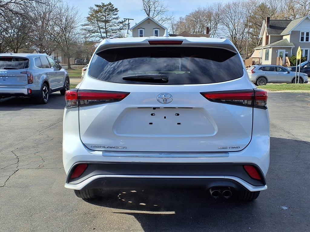 Toyota Highlander Platinum AWD (Natl) 2023