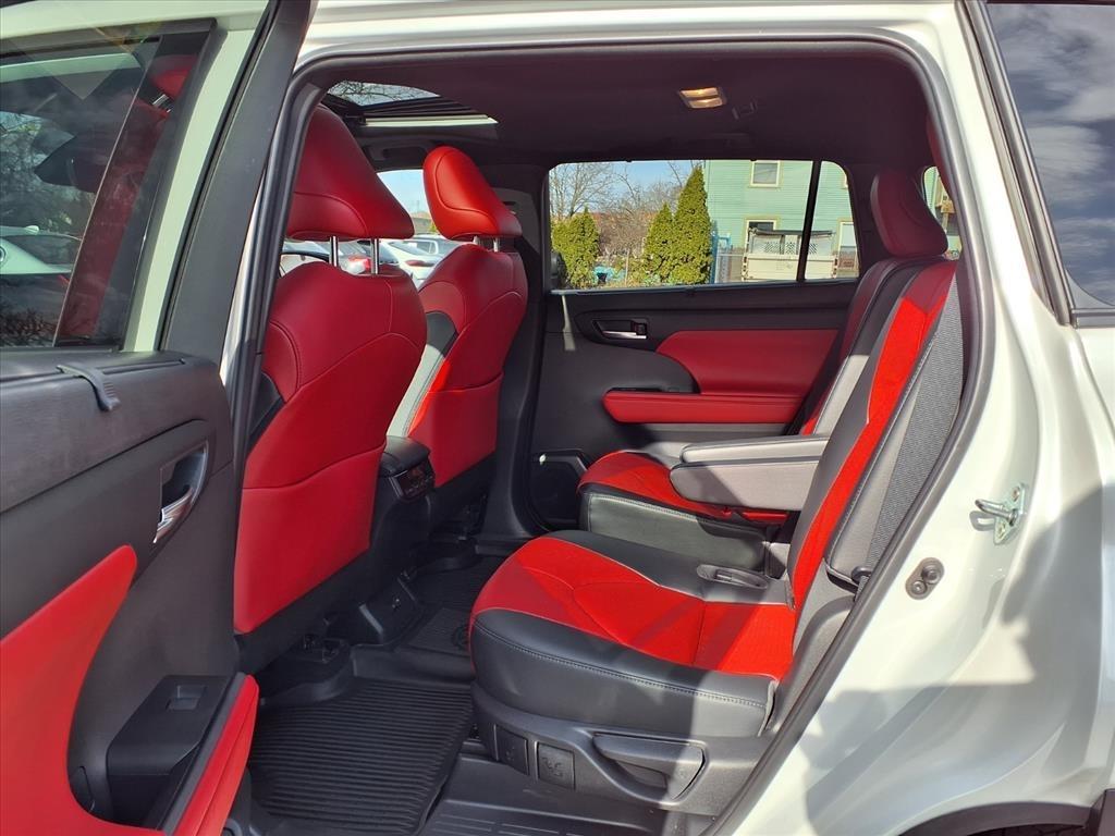 Toyota Highlander Platinum AWD (Natl) 2023