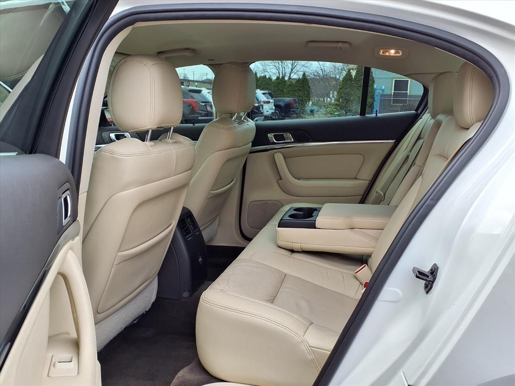 Lincoln MKS 4dr Sdn 3.7L FWD 2013