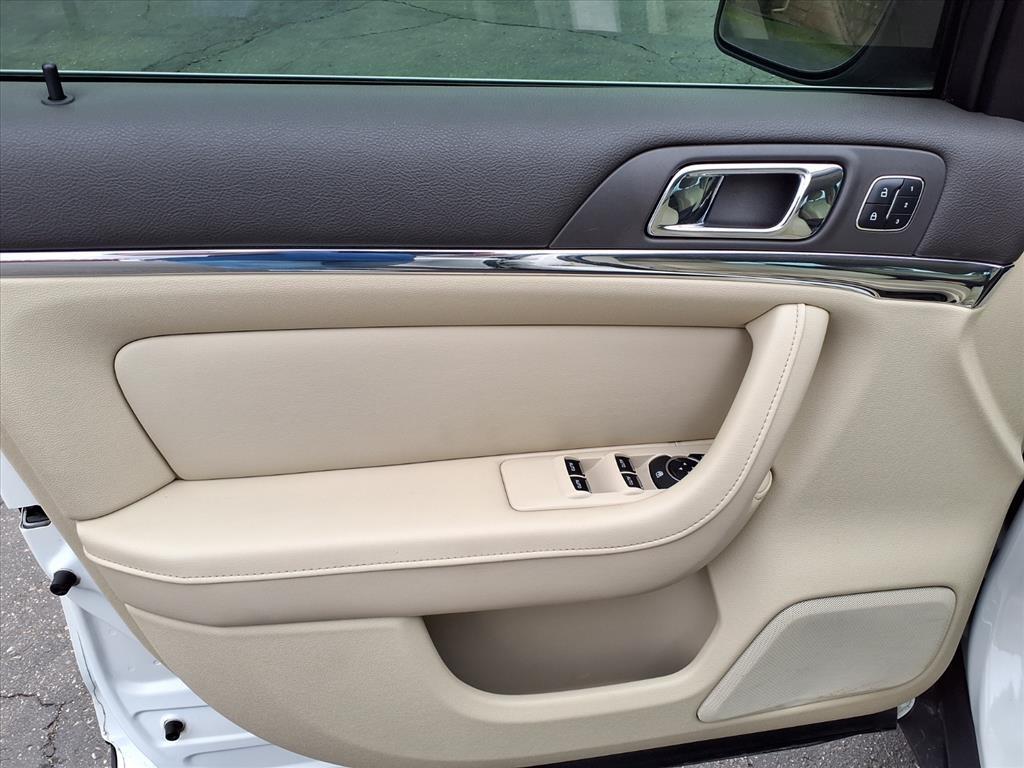 Lincoln MKS 4dr Sdn 3.7L FWD 2013