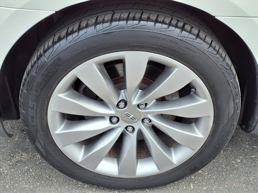 Lincoln MKS 4dr Sdn 3.7L FWD 2013