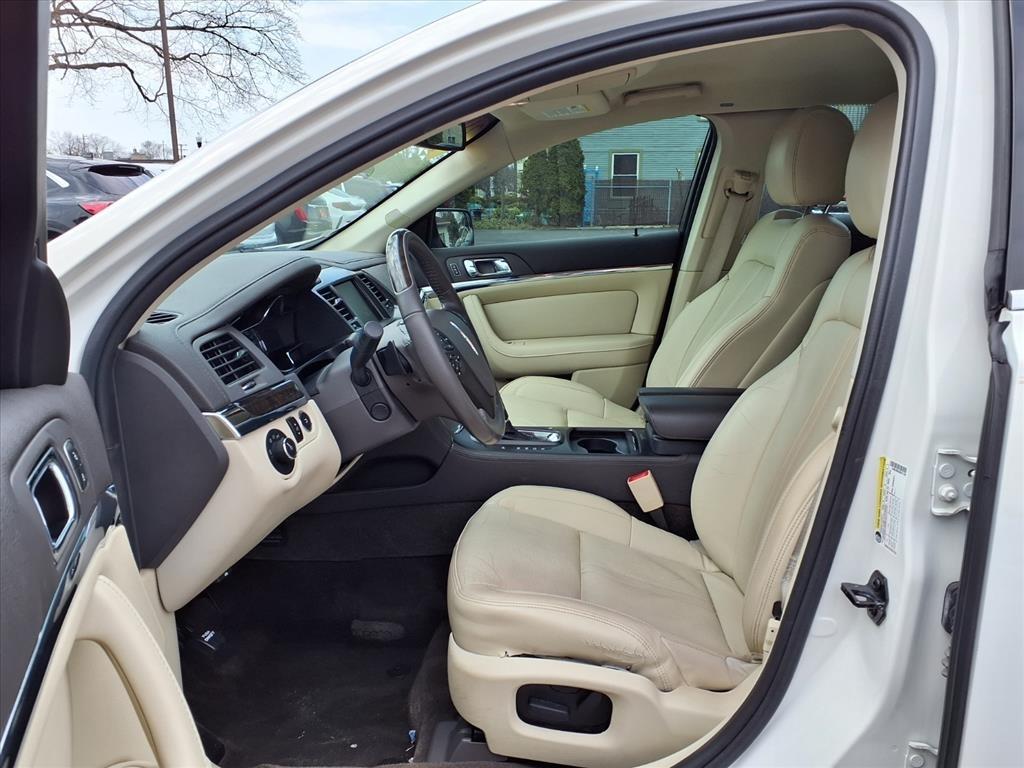 Lincoln MKS 4dr Sdn 3.7L FWD 2013