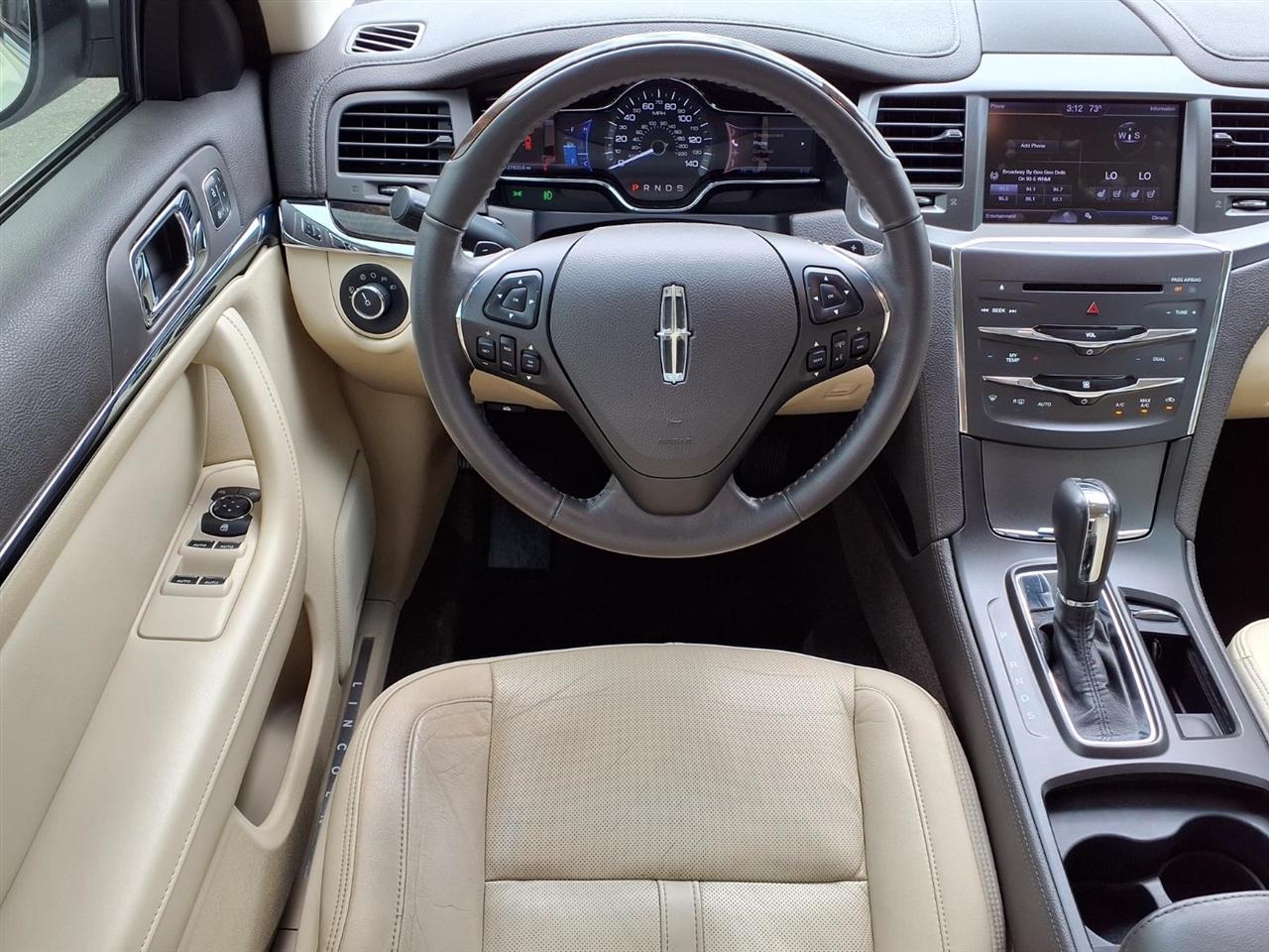 Lincoln MKS 4dr Sdn 3.7L FWD 2013