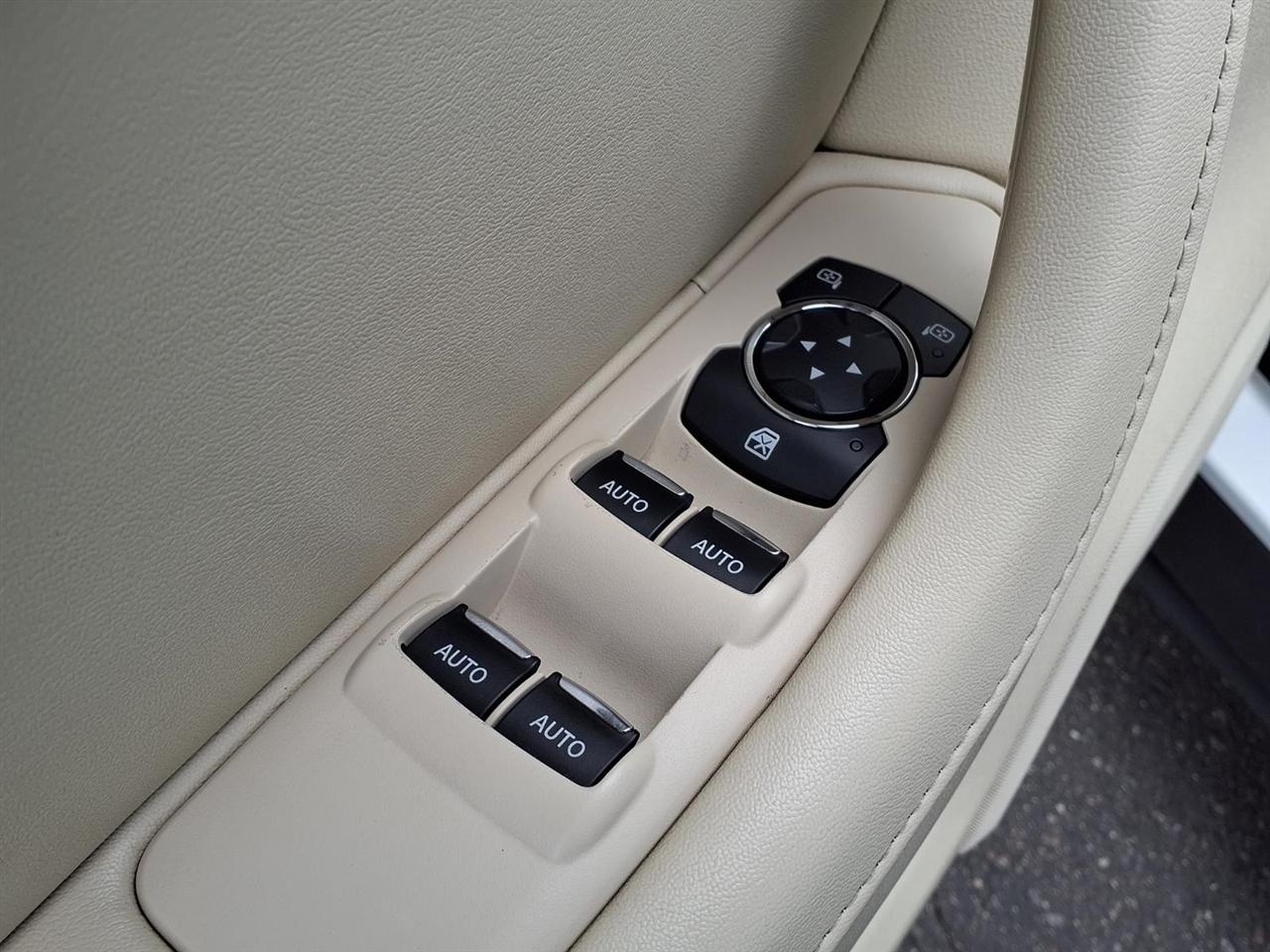 Lincoln MKS 4dr Sdn 3.7L FWD 2013