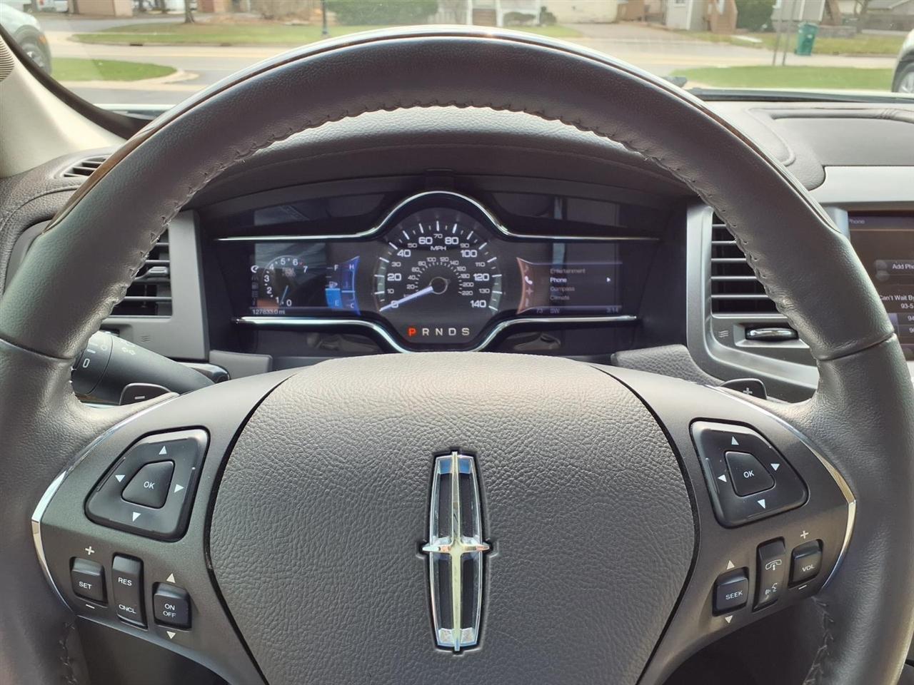 Lincoln MKS 4dr Sdn 3.7L FWD 2013