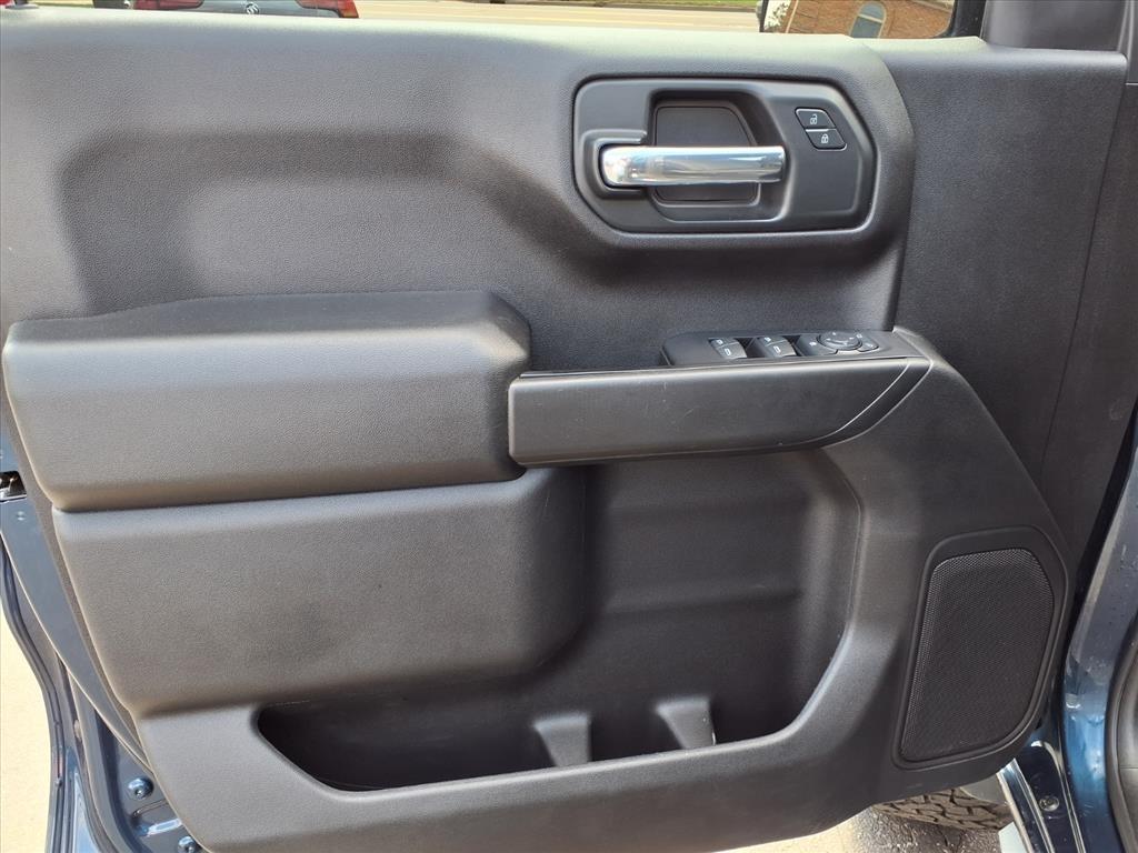 Chevrolet Silverado 1500 4WD Crew Cab 147" Custom 2020