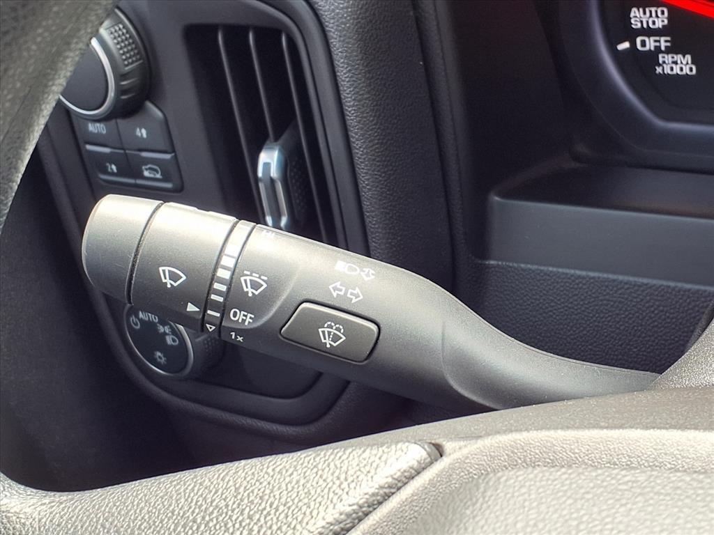 Chevrolet Silverado 1500 4WD Crew Cab 147" Custom 2020