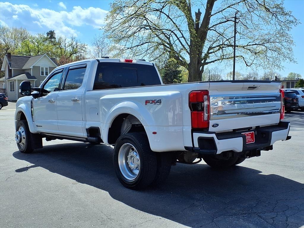 Ford Super Duty F-450 DRW King Ranch 4WD Crew Cab 8' Box 2023