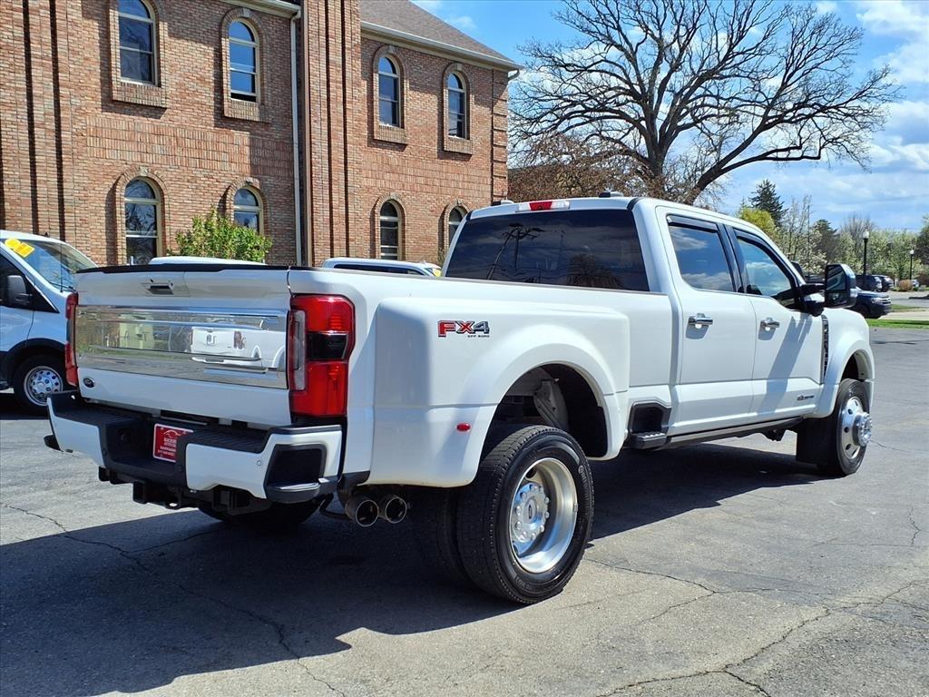 Ford Super Duty F-450 DRW King Ranch 4WD Crew Cab 8' Box 2023