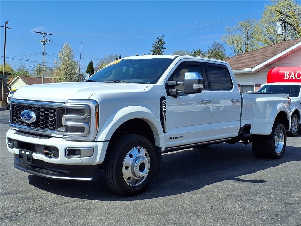 Ford Super Duty F-450 DRW Platinum 4WD Crew Cab 8' Box 2023