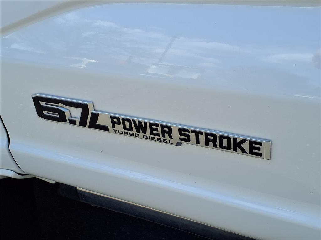 Ford Super Duty F-450 DRW Platinum 4WD Crew Cab 8' Box 2023