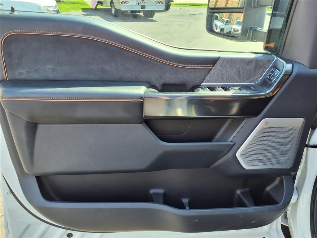 Ford Super Duty F-450 DRW Platinum 4WD Crew Cab 8' Box 2023