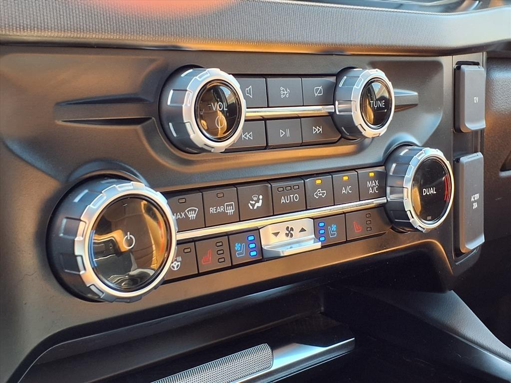 Ford Super Duty F-450 DRW Platinum 4WD Crew Cab 8' Box 2023