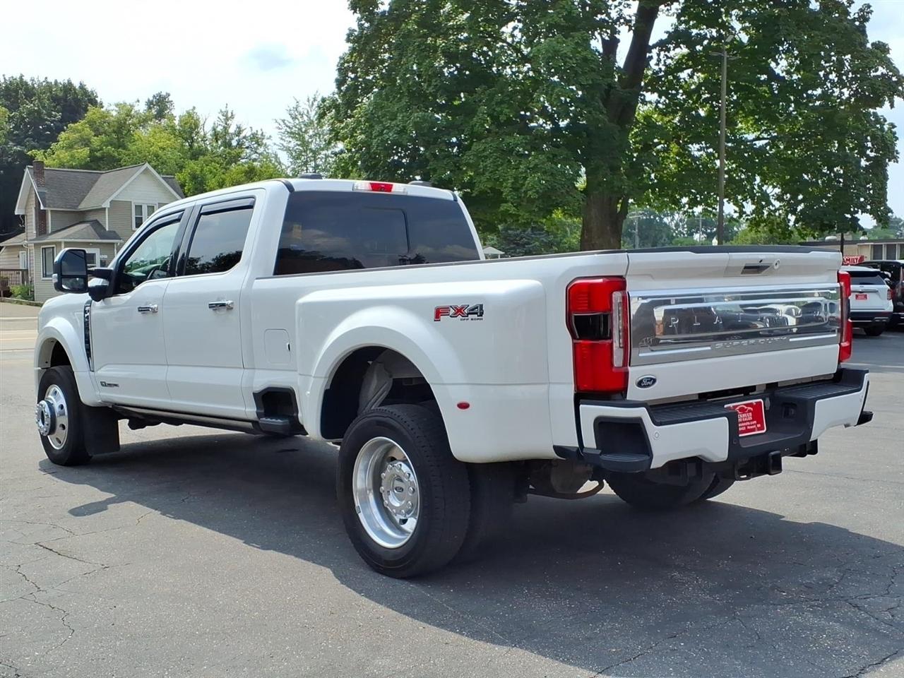 Ford Super Duty F-450 DRW Platinum 4WD Crew Cab 8' Box 2023