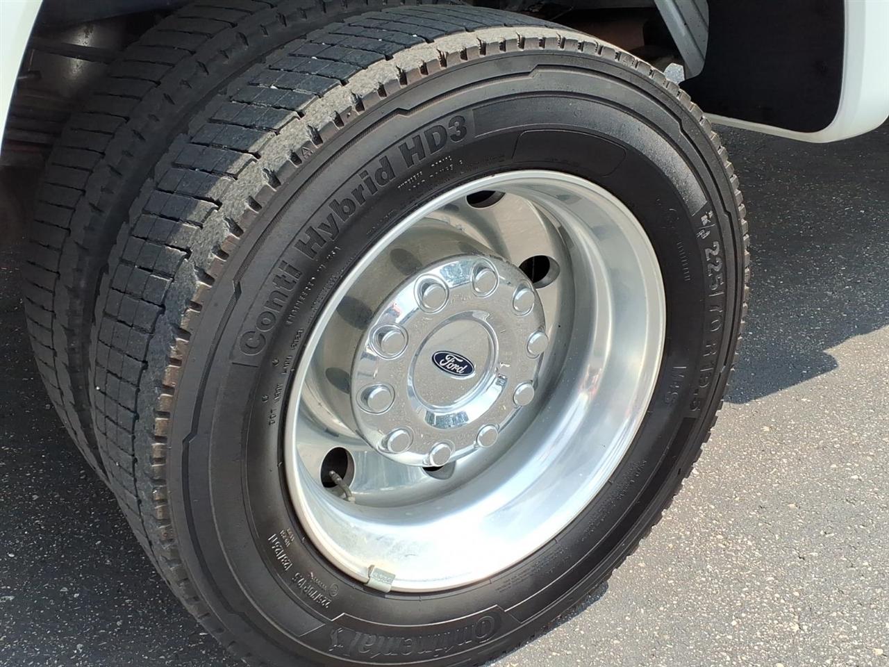 Ford Super Duty F-450 DRW Platinum 4WD Crew Cab 8' Box 2023