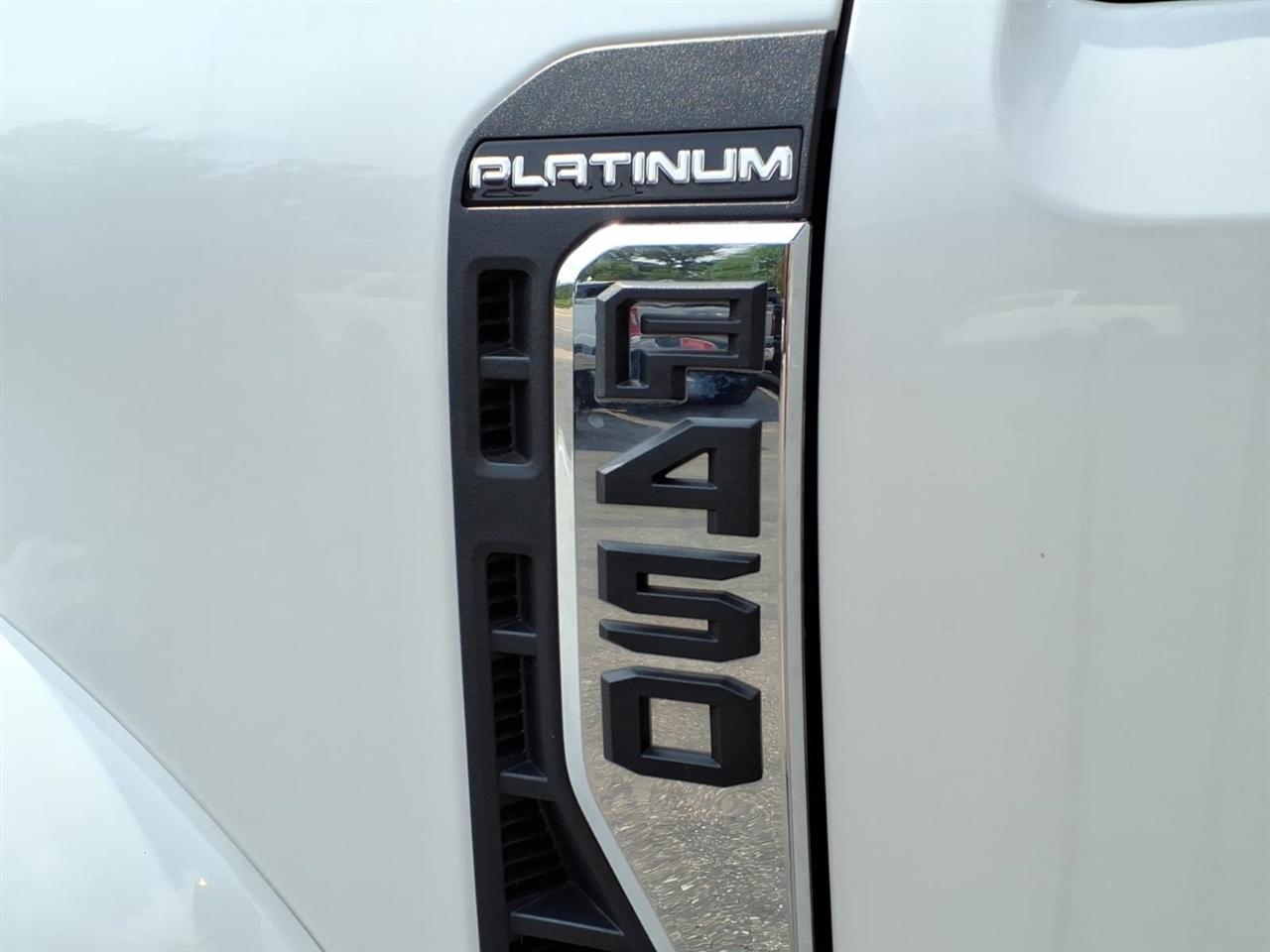 Ford Super Duty F-450 DRW Platinum 4WD Crew Cab 8' Box 2023