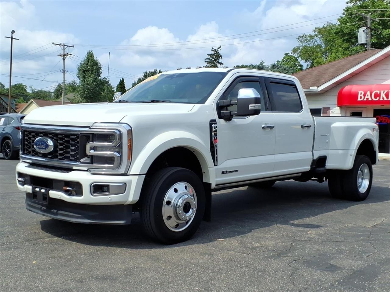 Ford Super Duty F-450 DRW Platinum 4WD Crew Cab 8' Box 2023