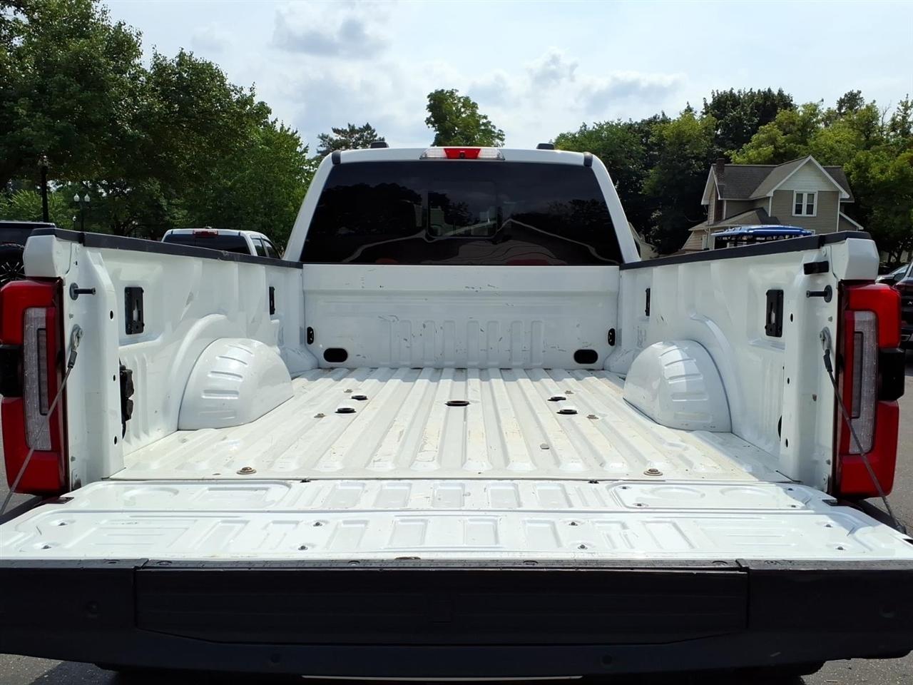 Ford Super Duty F-450 DRW Platinum 4WD Crew Cab 8' Box 2023