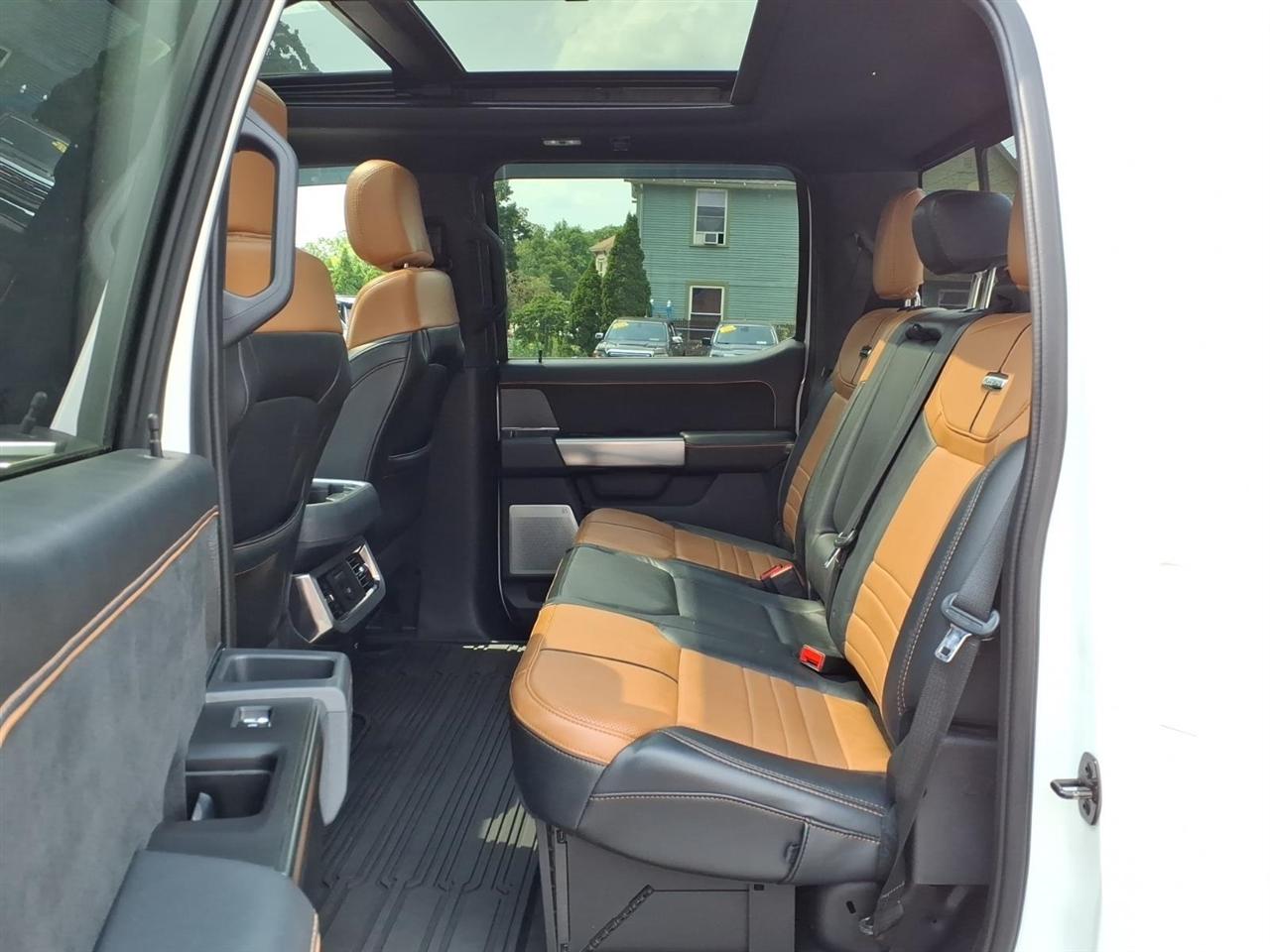 Ford Super Duty F-450 DRW Platinum 4WD Crew Cab 8' Box 2023