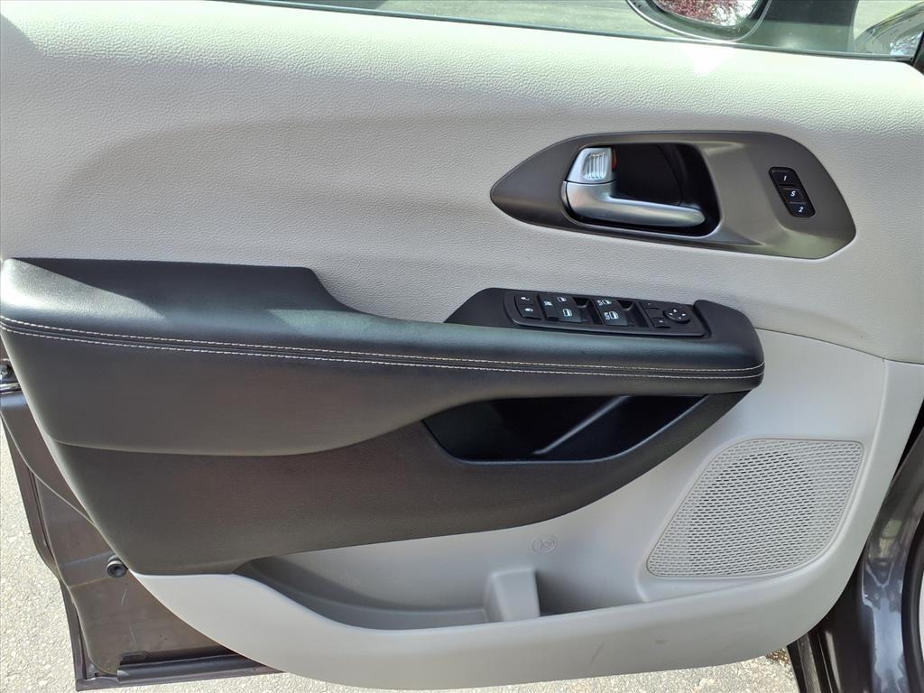 Chrysler Pacifica Touring L FWD 2023