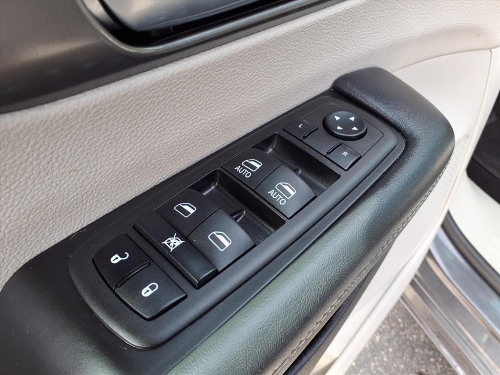 Chrysler Pacifica Touring L FWD 2023