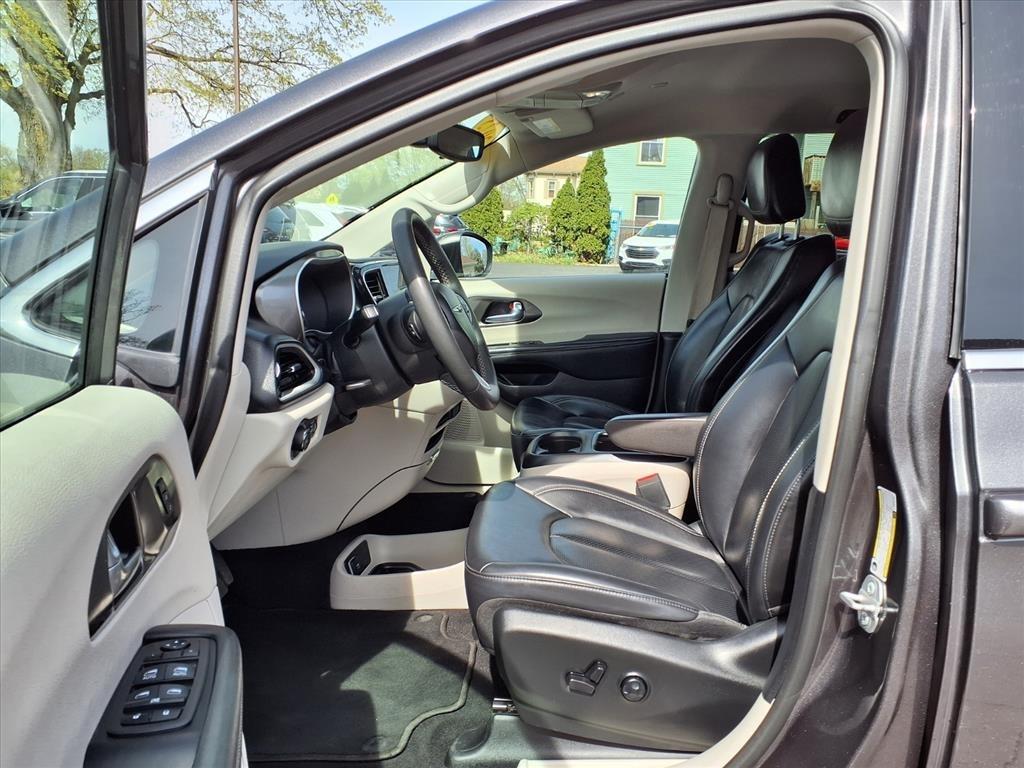 Chrysler Pacifica Touring L FWD 2023