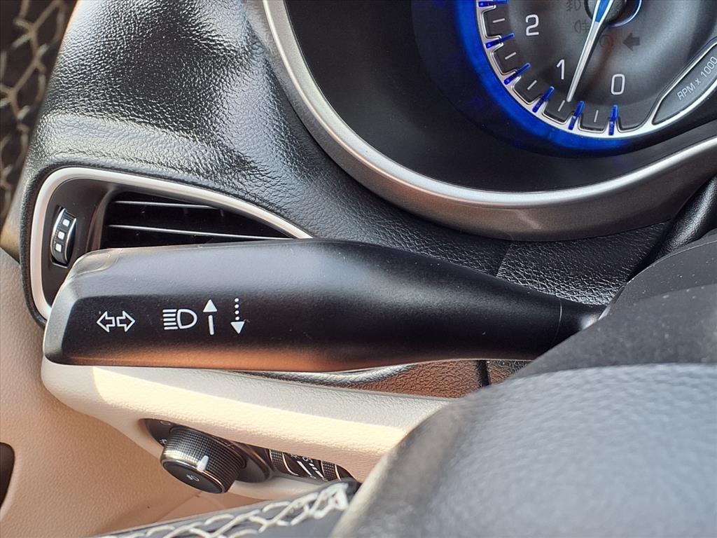 Chrysler Pacifica Touring L FWD 2023