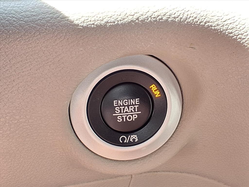 Chrysler Pacifica Touring L FWD 2023