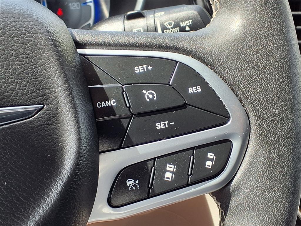 Chrysler Pacifica Touring L FWD 2023