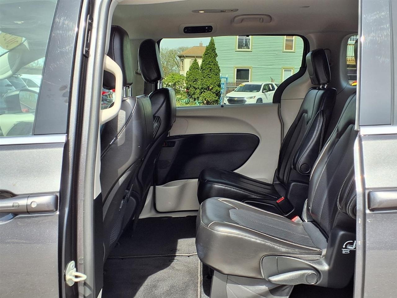 Chrysler Pacifica Touring L FWD 2023