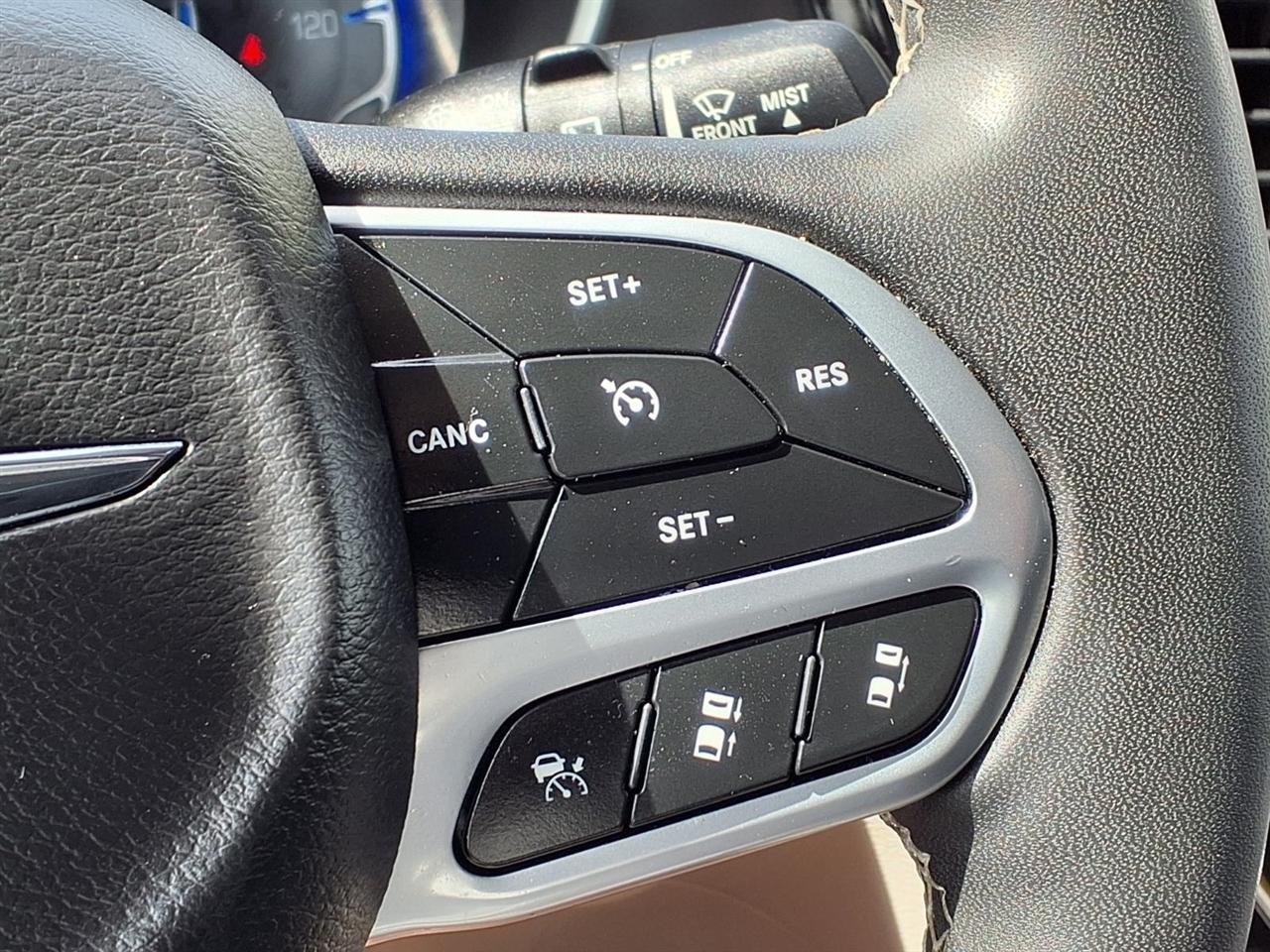 Chrysler Pacifica Touring L FWD 2023