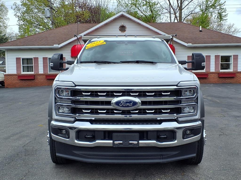 Ford Super Duty F-550 DRW Lariat 4WD Crew Cab 179" WB 60" CA 2024