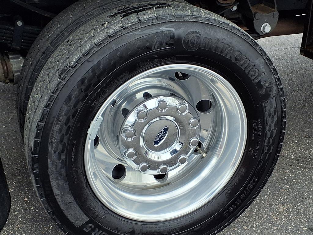Ford Super Duty F-550 DRW Lariat 4WD Crew Cab 179" WB 60" CA 2024