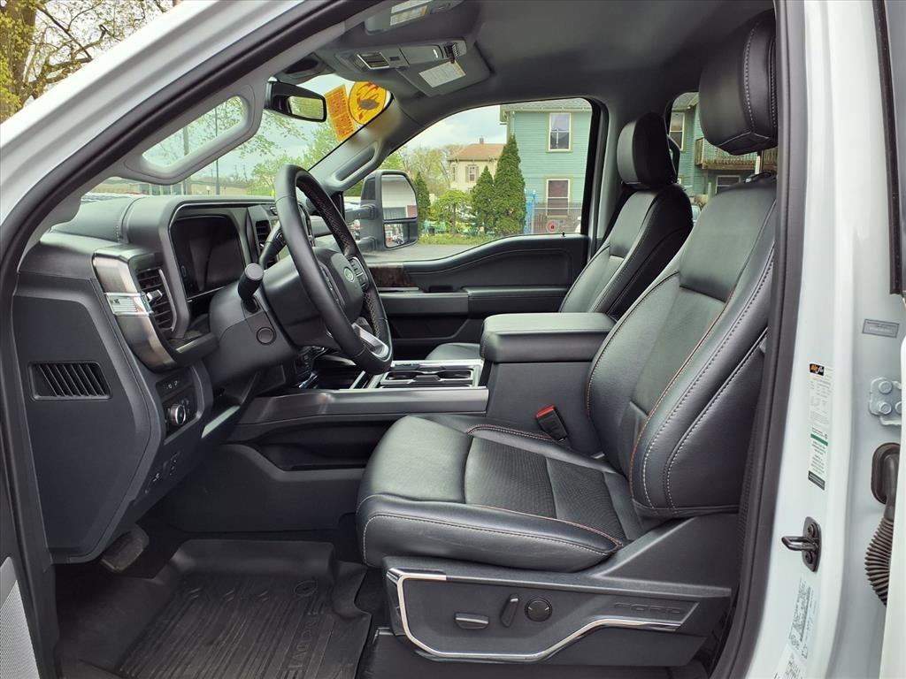 Ford Super Duty F-550 DRW Lariat 4WD Crew Cab 179" WB 60" CA 2024