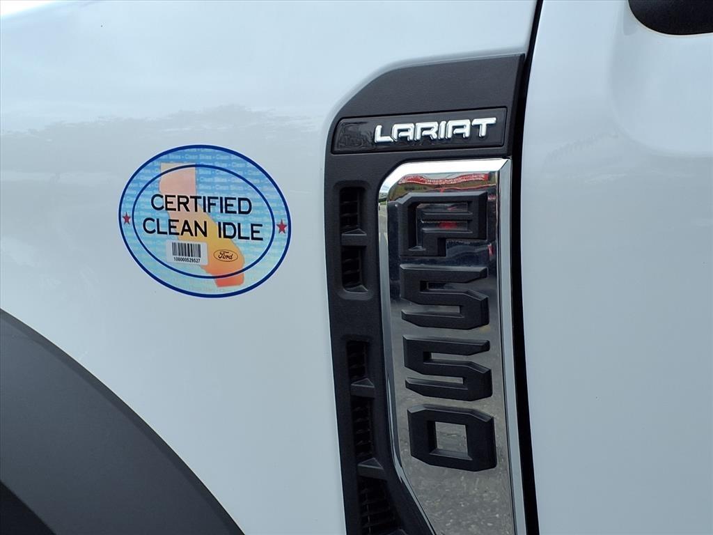 Ford Super Duty F-550 DRW Lariat 4WD Crew Cab 179" WB 60" CA 2024