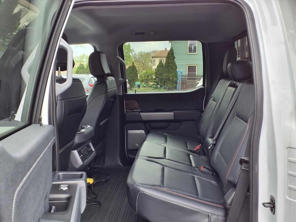 Ford Super Duty F-550 DRW Lariat 4WD Crew Cab 179" WB 60" CA 2024