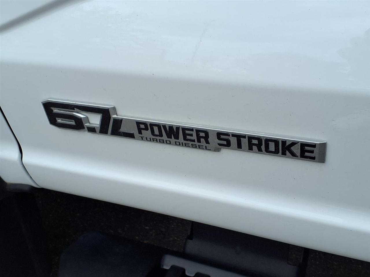 Ford Super Duty F-550 DRW Lariat 4WD Crew Cab 179" WB 60" CA 2024