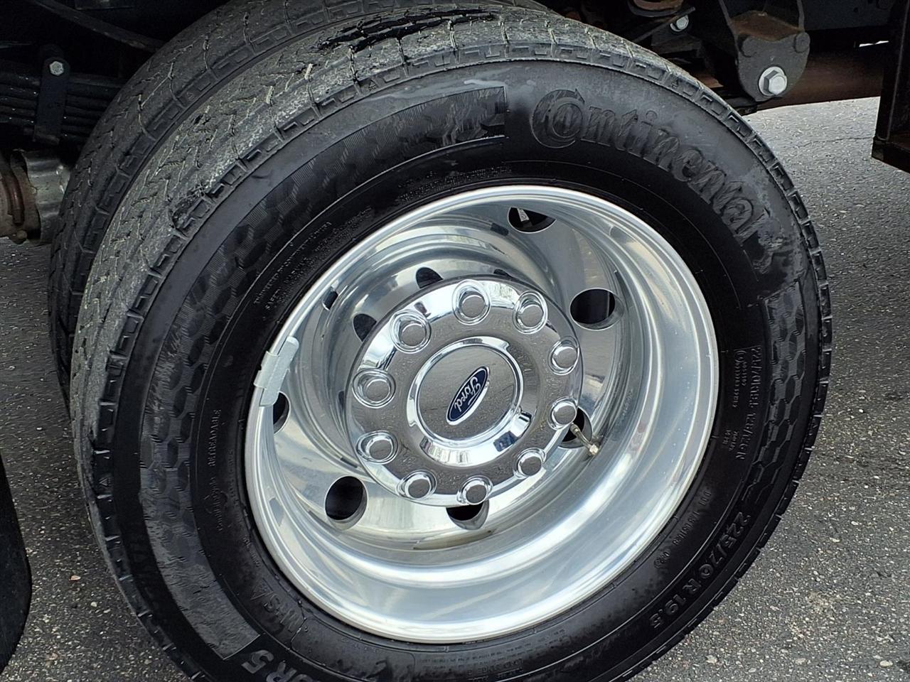 Ford Super Duty F-550 DRW Lariat 4WD Crew Cab 179" WB 60" CA 2024
