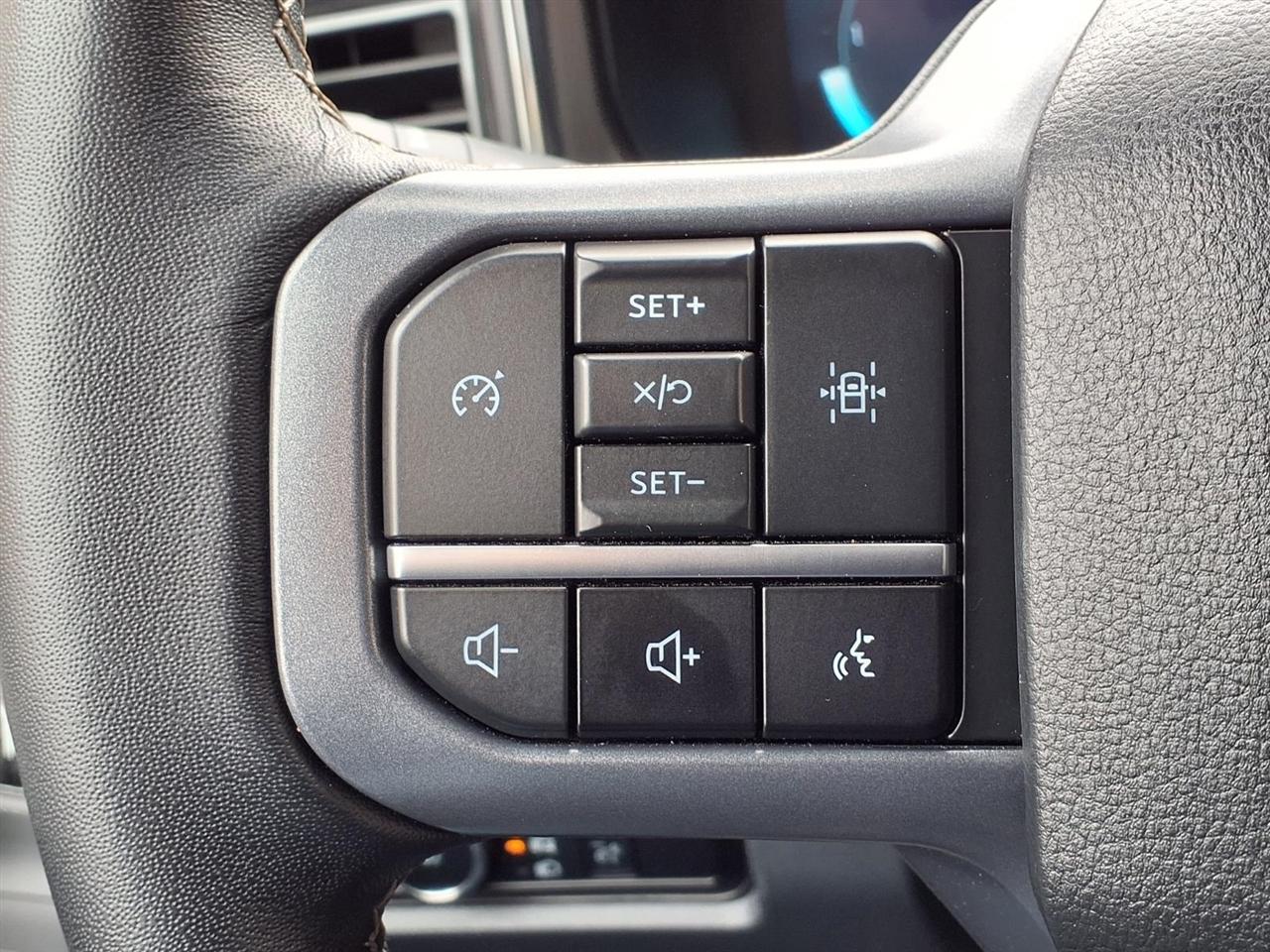 Ford Super Duty F-550 DRW Lariat 4WD Crew Cab 179" WB 60" CA 2024