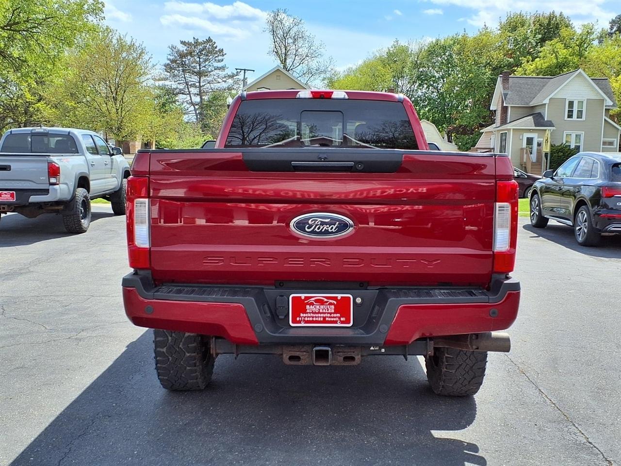 Ford Super Duty F-250 SRW Lariat 4WD Crew Cab 8' Box 2019