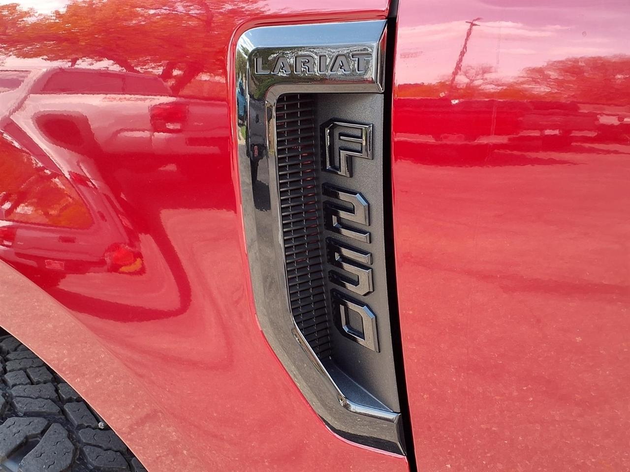 Ford Super Duty F-250 SRW Lariat 4WD Crew Cab 8' Box 2019
