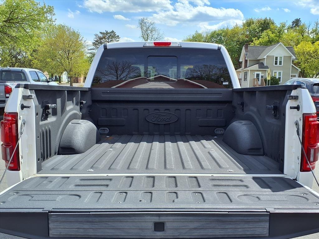 Ford F-150 4WD SuperCrew 145" Lariat 2015