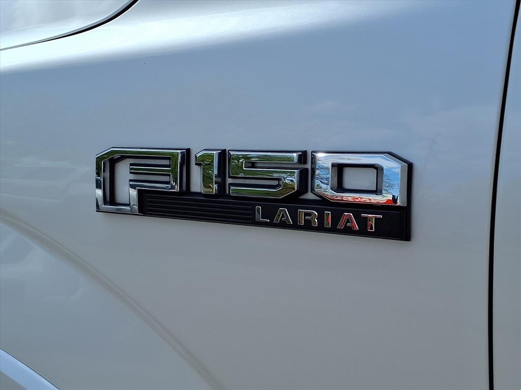 Ford F-150 4WD SuperCrew 145" Lariat 2015