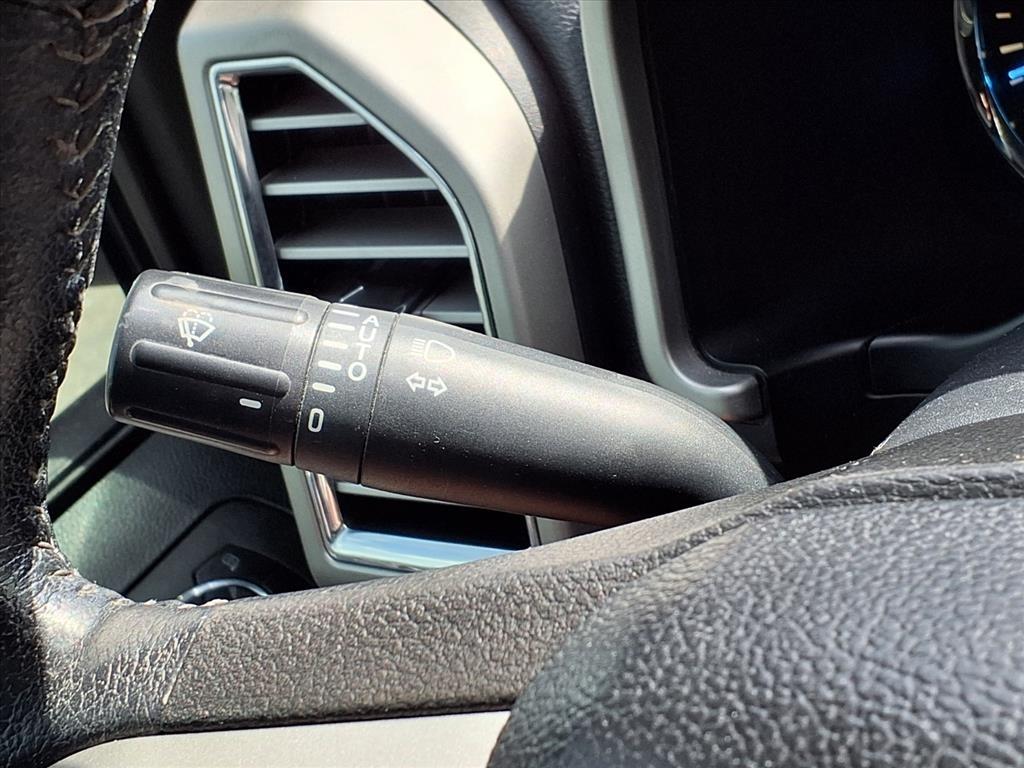 Ford F-150 4WD SuperCrew 145" Lariat 2015