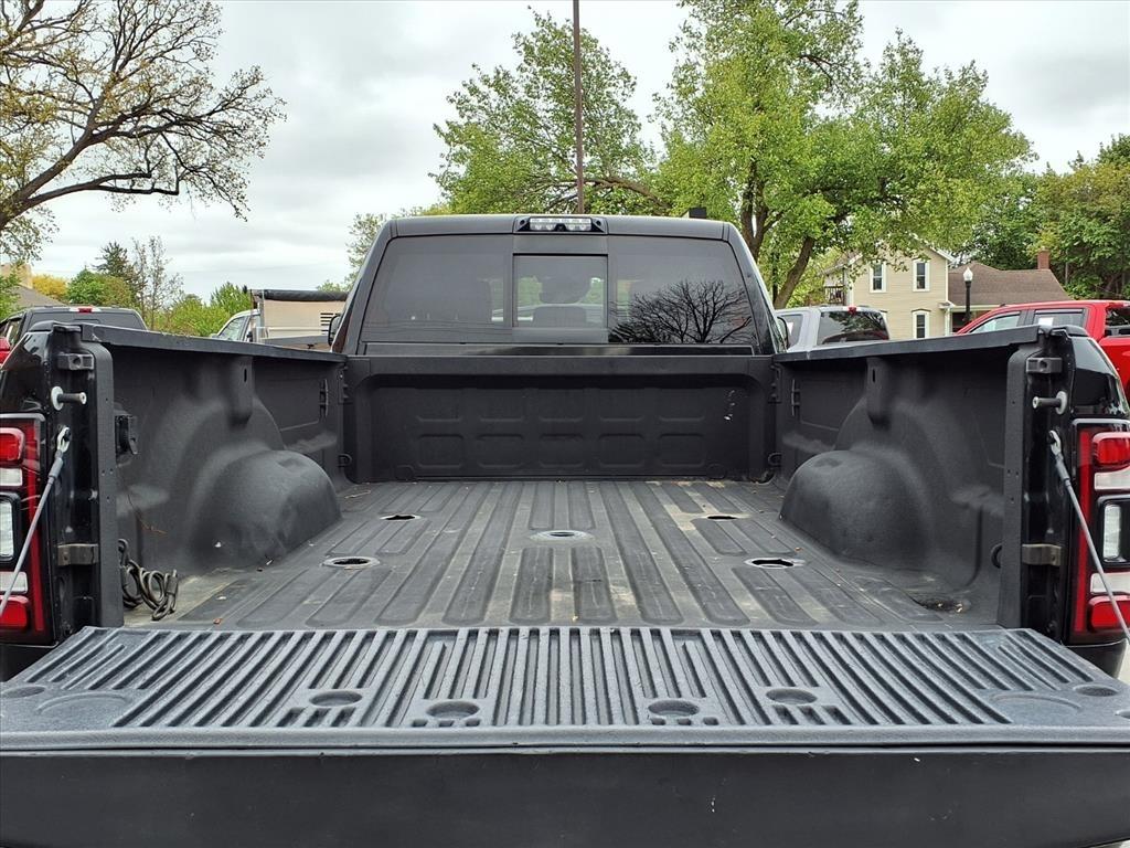 RAM 3500 Laramie 4x4 Crew Cab 8' Box 2019