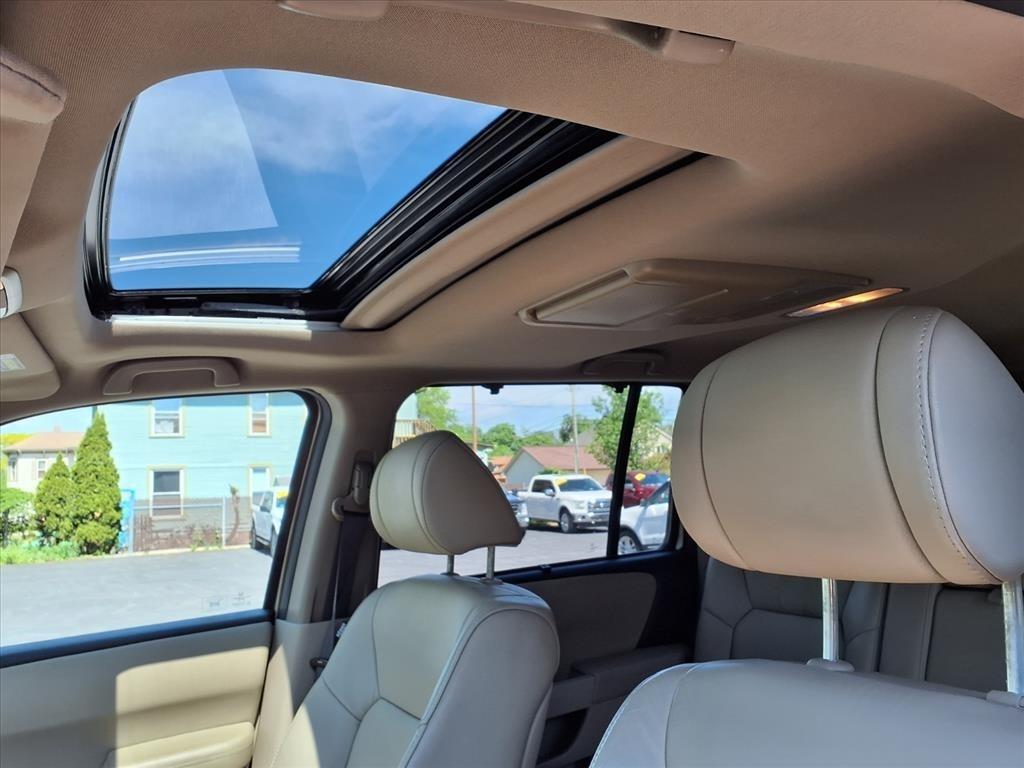 Honda Pilot 4WD 4dr Touring w/RES & Navi 2011