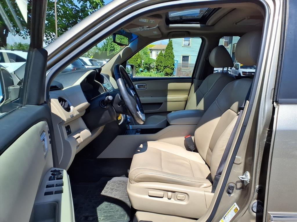 Honda Pilot 4WD 4dr Touring w/RES & Navi 2011