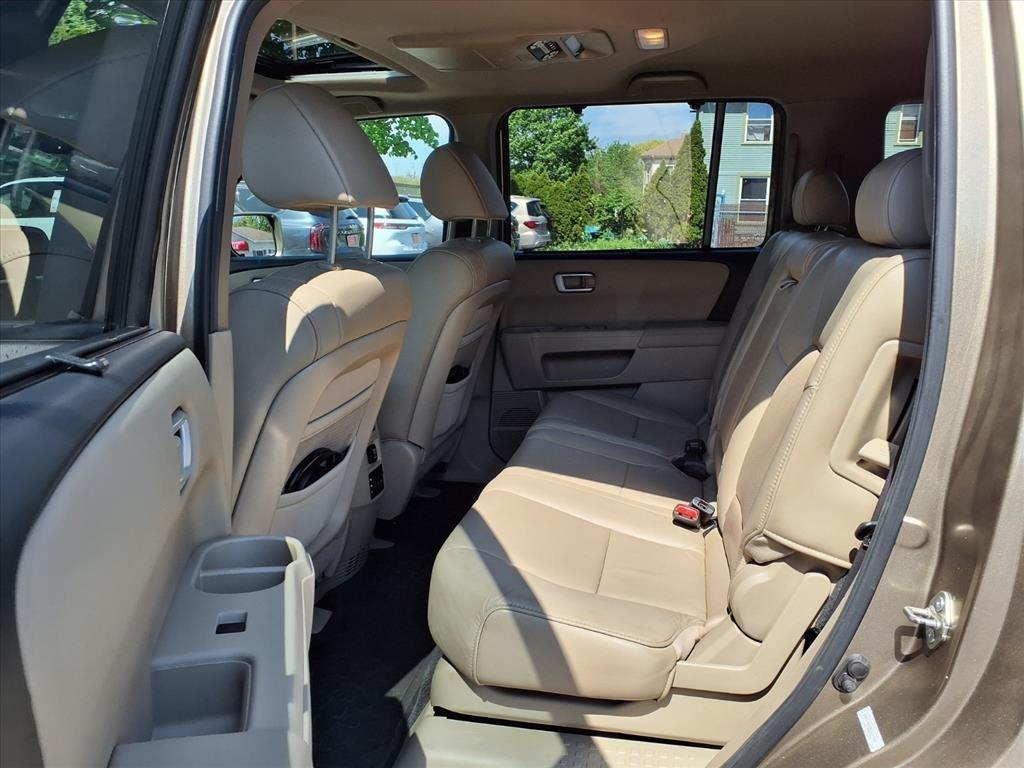 Honda Pilot 4WD 4dr Touring w/RES & Navi 2011