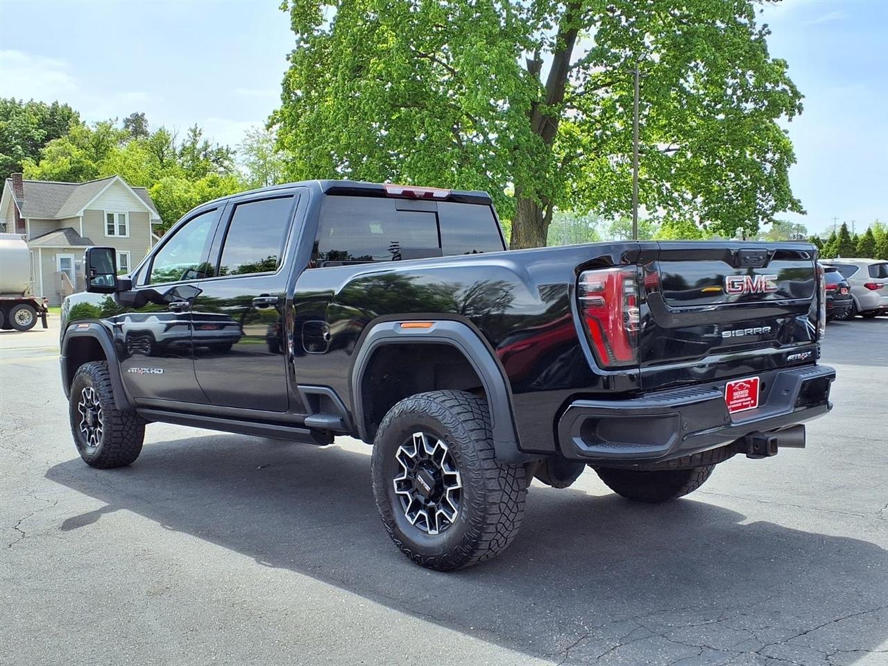 GMC Sierra 2500HD 4WD Crew Cab 159" AT4X 2024