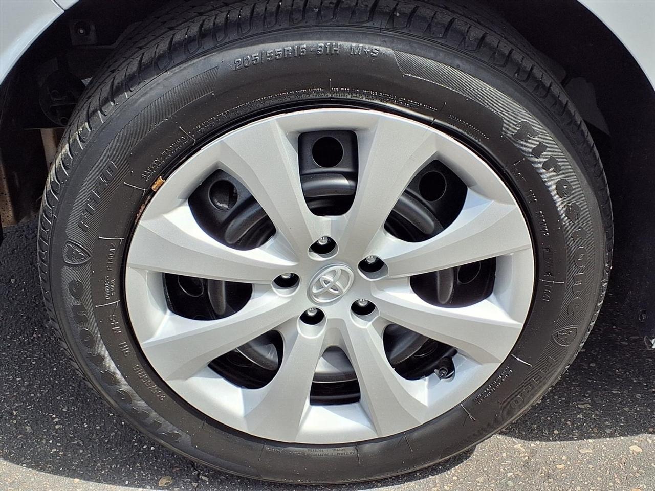 Toyota Corolla LE CVT (Natl) 2024